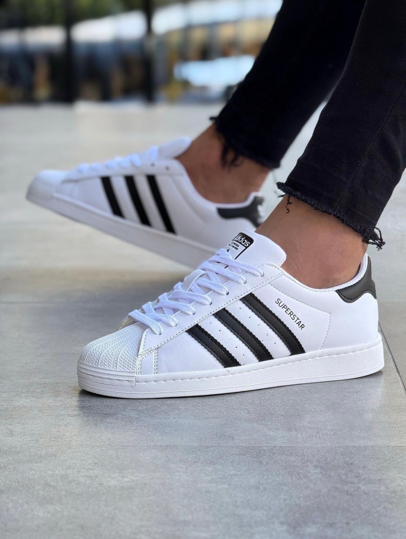 a.Adidas Super Star