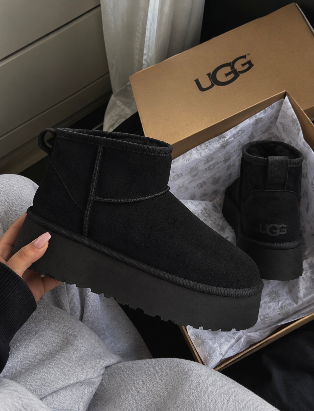 w. Ugg