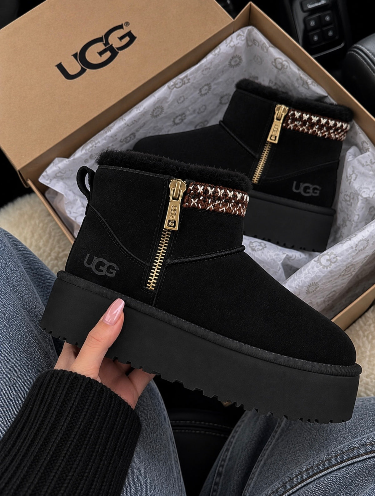 w.              Ugg